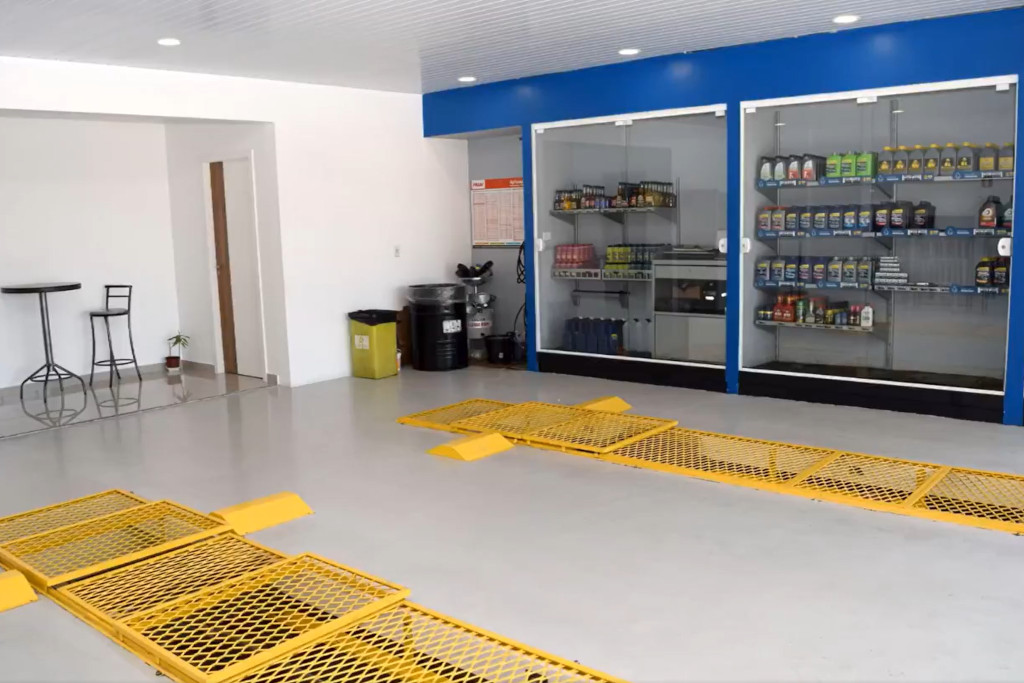 Iluminação de Posto de Combustível Troca de Óleo